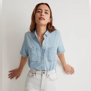 Madewell Denim Camp Shirt 
Smithly Wash
Size Large